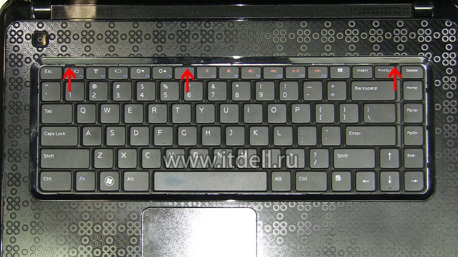 Как разобрать Dell Inspiron N5030, N5020 и M5030 отжимаем защёлки клавиатуры в верхней её части